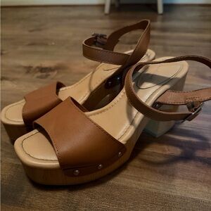 Universal Thread Tan Platform Heels